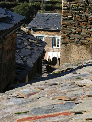 Slate roofs, schist walls - Piódão